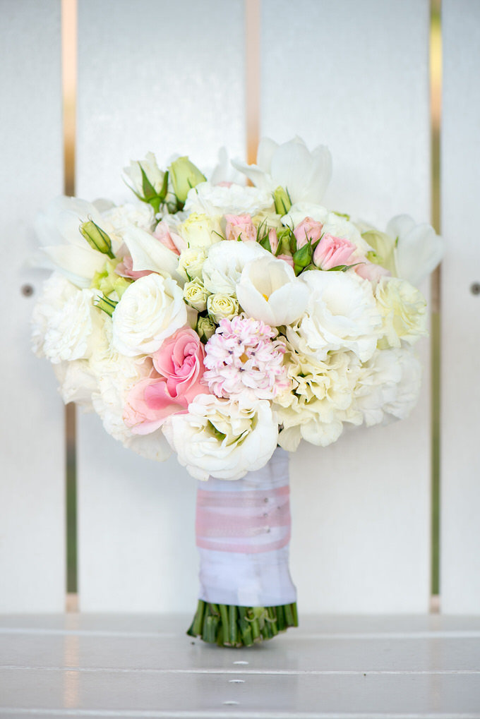 Bridal bouquet for a Dubai wedding - Photography by Dubai wedding photographer; Bernie & Bindi